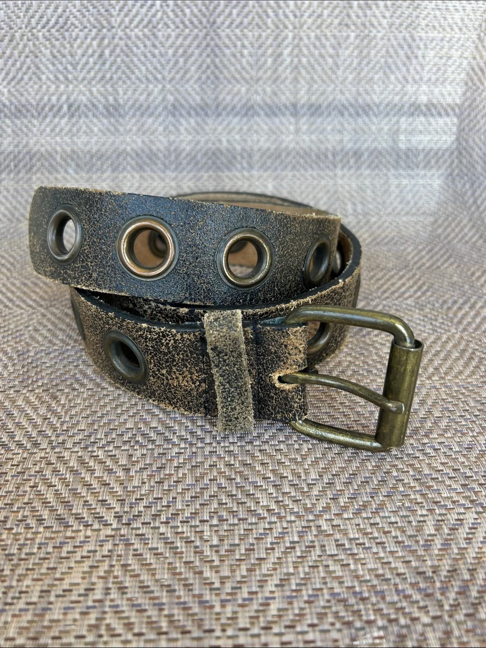 Women’s Vintage Distressed brown/tan Leather Grommet Belt. Size Small.
